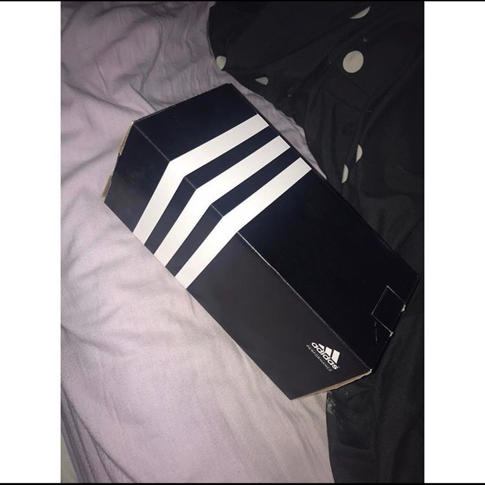 ADIDAS SLIDES đ» - Picture 2 of 4